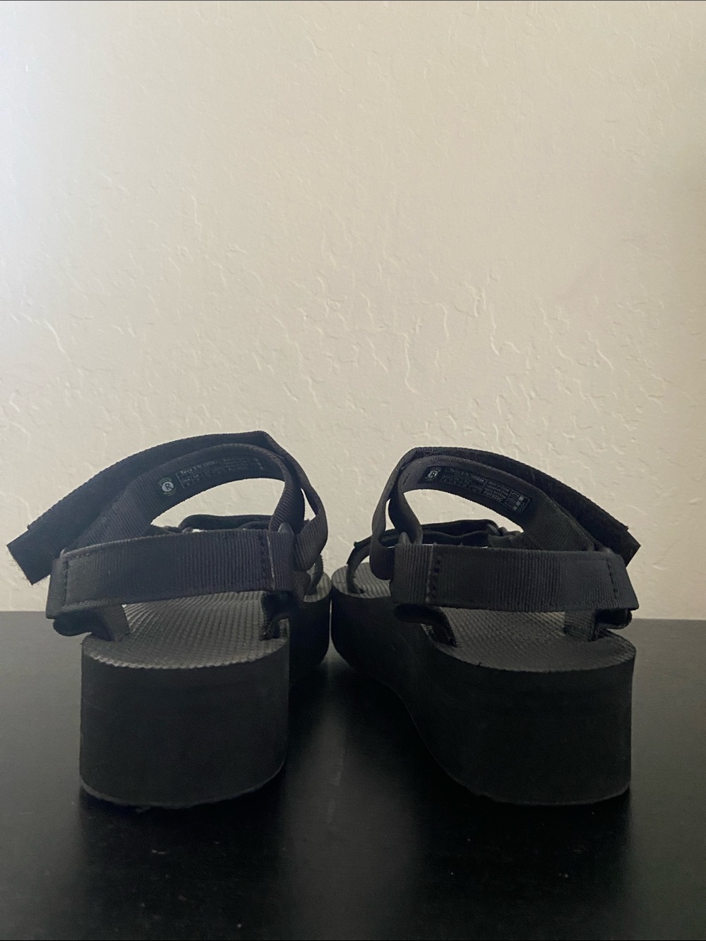 Teva | Black Flatform Sandal Adjustable Straps Size 8 - Picture 6 of 9